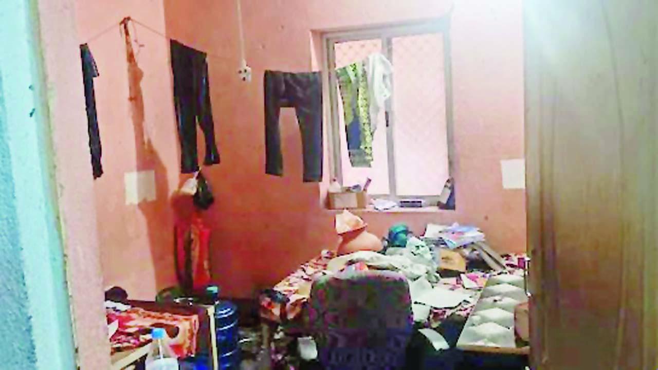 અશર દાનિશની આ રૂમમાં બૉમ્બ બનાવવાની ફૅક્ટરી ચાલતી હતી.